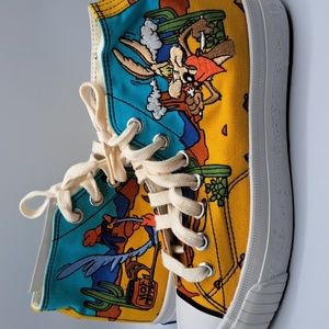 Women's Keds Size 6.5 High Top Tennis Shoes NWT Roadrunner and Willie Coyote